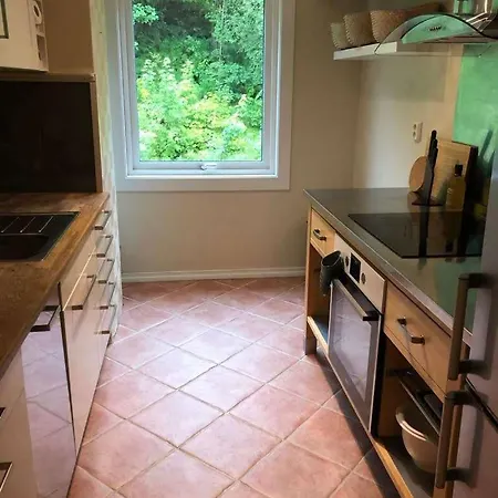 Great View - King Bed - Balcony W Roof - Sunroom Apartment *