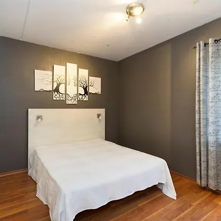 Great View - King Bed - Balcony W Roof - Sunroom Apartment