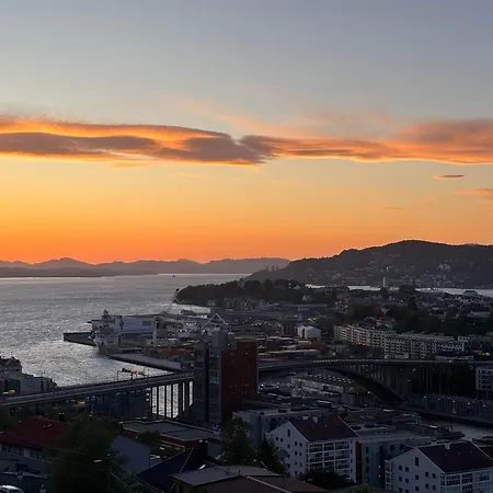 Great View - King Bed - Balcony W Roof - Sunroom Apartment Bergen