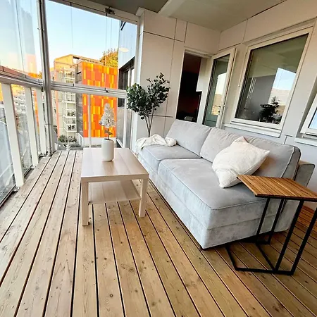 Great View - King Bed - Balcony W Roof - Sunroom Apartment